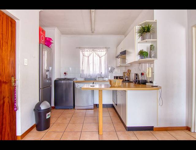 1 BEDROOM APARTMENT TO LET IN FERNDALE